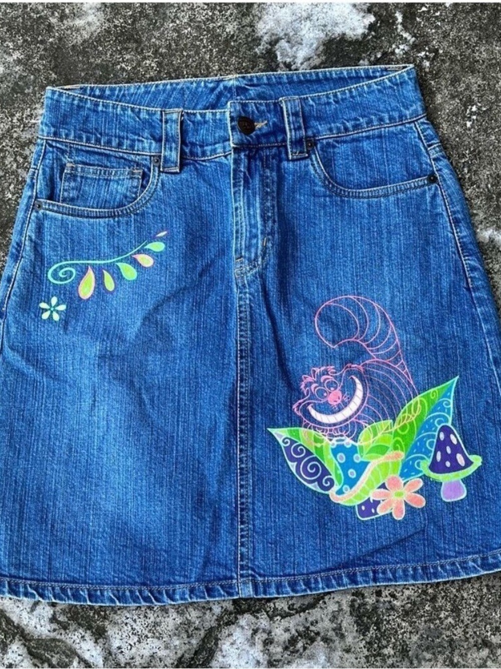 Disney Cheshire Cat Alice in
Wonderland Denim Skirt - Size 6